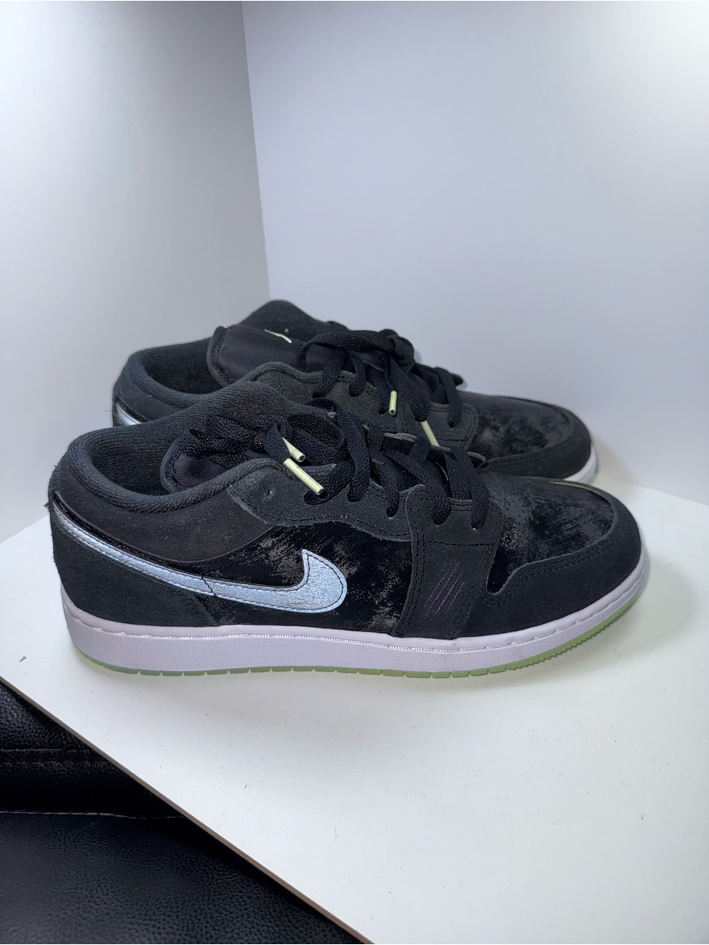 Nike Air Jordan 1 Low SS GS Black Iron Grey Barely Volt Size 7Y Reflective New